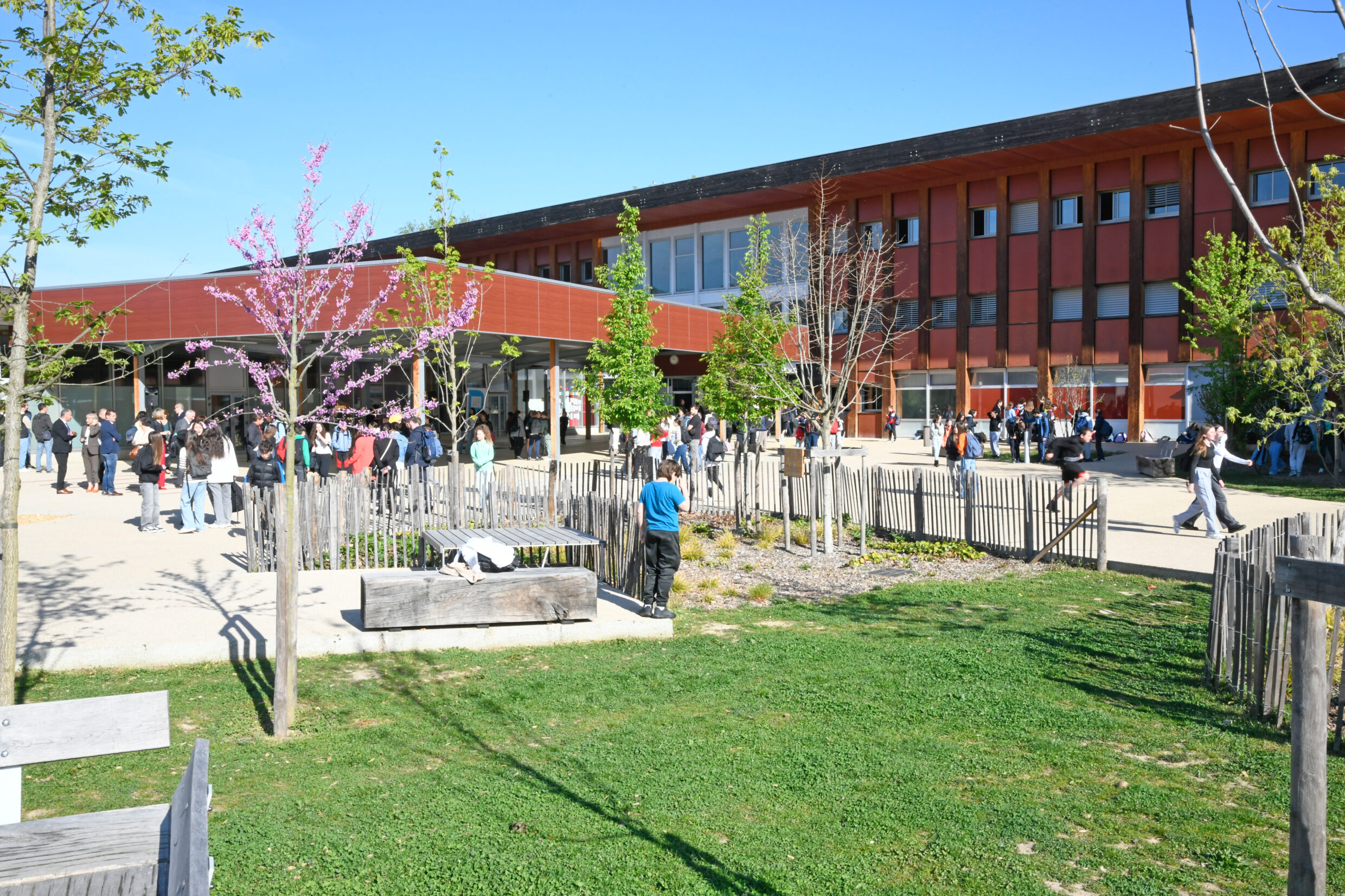 Cour collège Saint Vallier