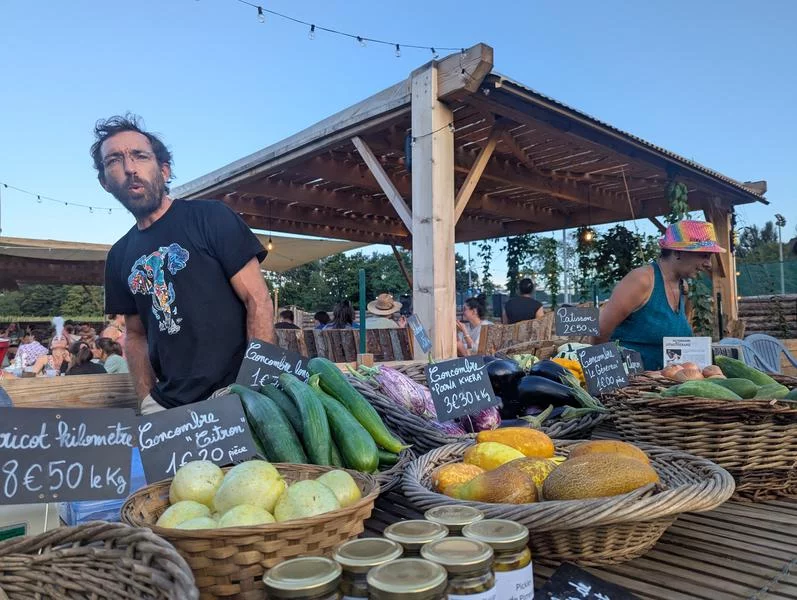 Marché estival des producteurs locaux + concert