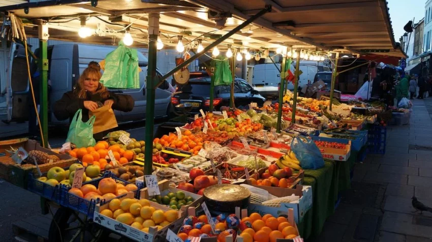 Marché au village nocturne