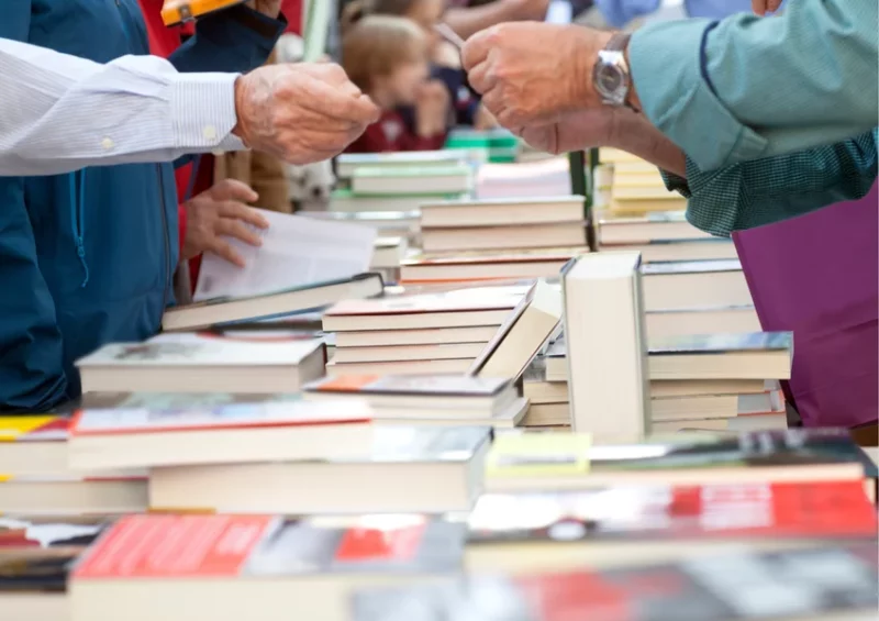 Vente de livres et CD à la médiathèque