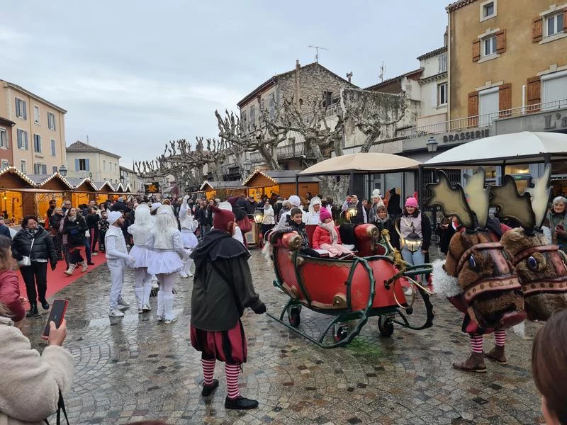 La parade : La brigade du Père Noël