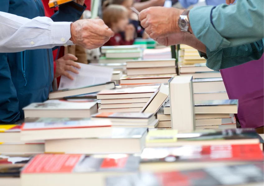 Vente de livres et CD à la médiathèque