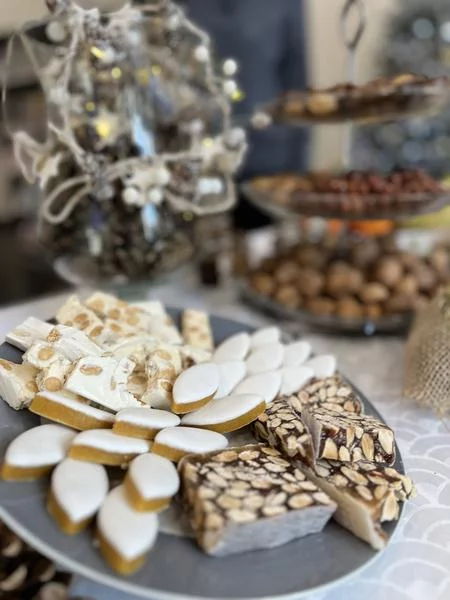 Présentation de la table des 13 desserts à l’Office de Tourisme de Montélimar