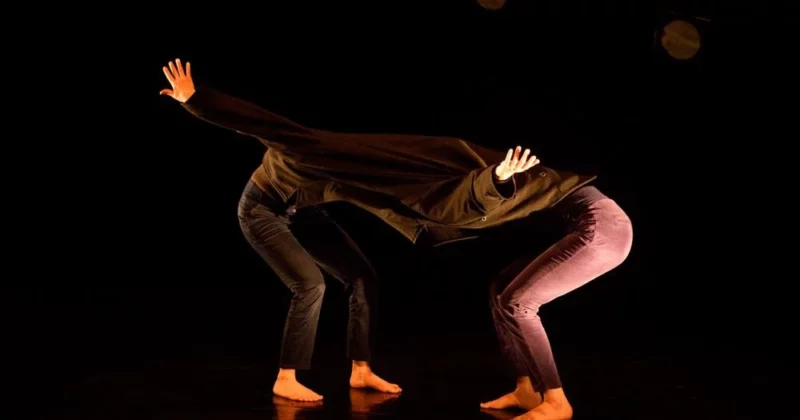 Spectacle de danse – Sous le manteau – Cie Sur le tas