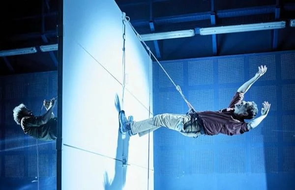 Théâtre : Une Ombre vorace