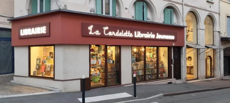 Lecture jeunesse : Ophélie lit