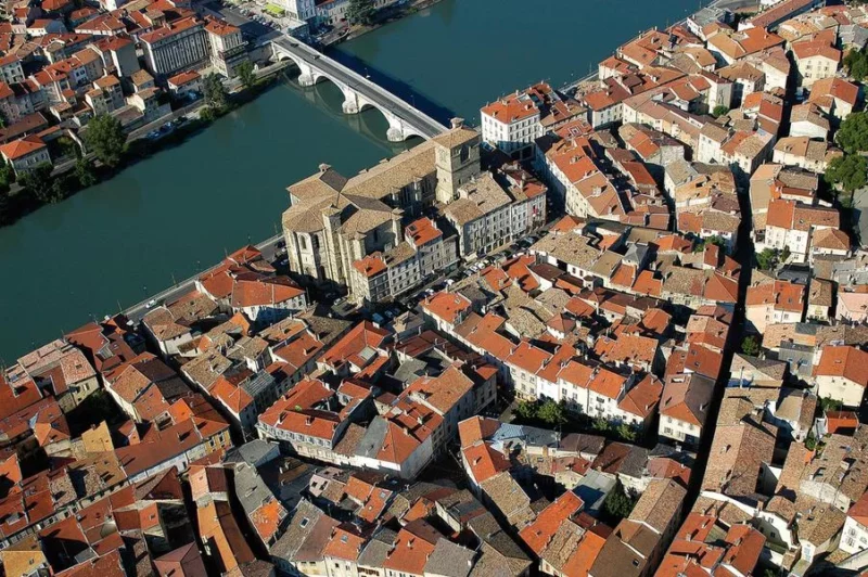 Visite Guidée : Le Centre ancien de Romans